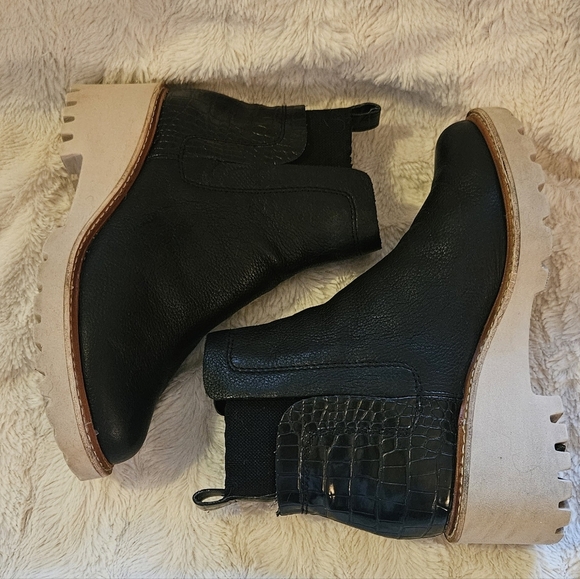 Dolce Vita Slip On Rancher Ankle Chelsea Boot Women's Size 7 Black Croc Detail - Picture 1 of 5